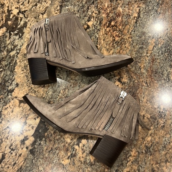 Etienne Aigner Fringe TATI BOOTIE IN PUTTY SUEDE SZ 9.5 - Picture 11 of 13